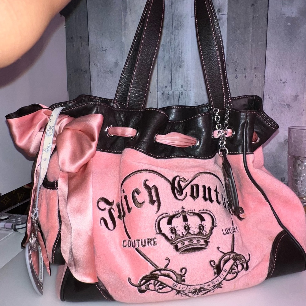 JUICY COUTURE PINK DAYDREAMER PURSE 👛